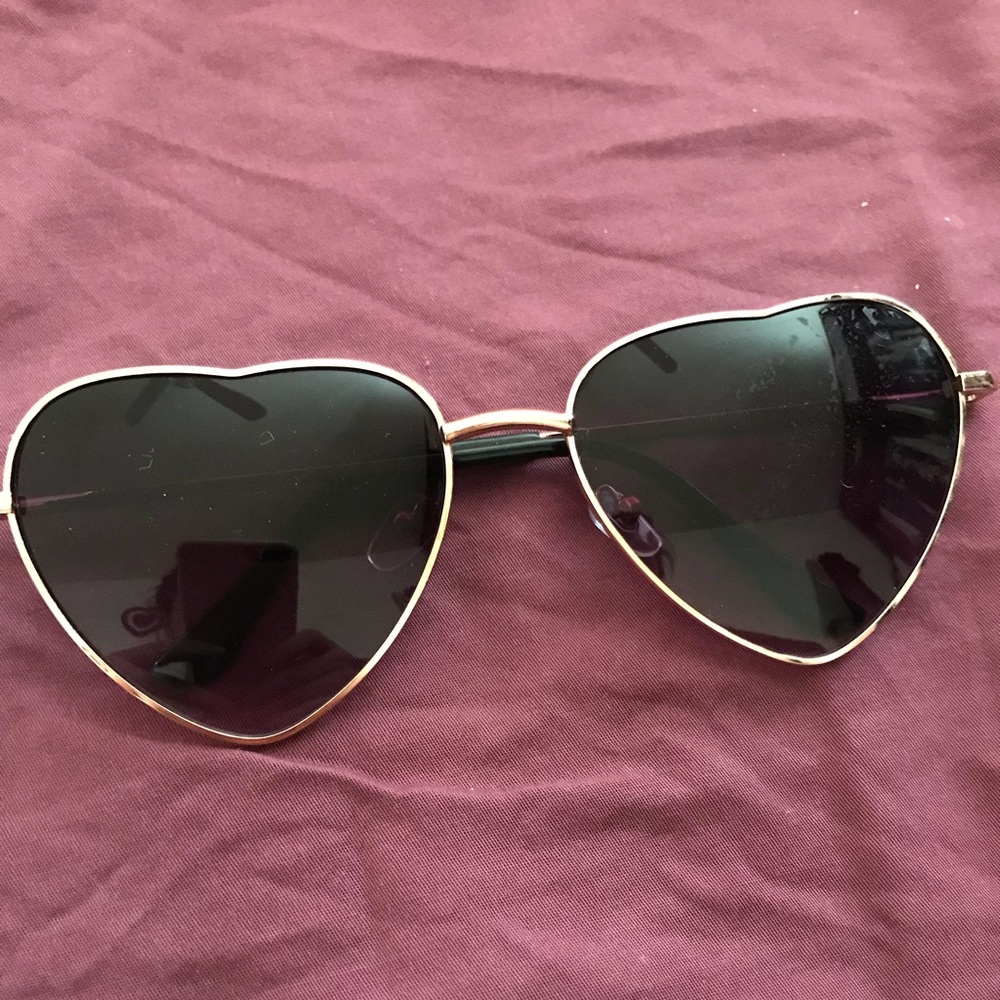 Heart Shaped UV Protection Sunglass - Picture 1 of 4